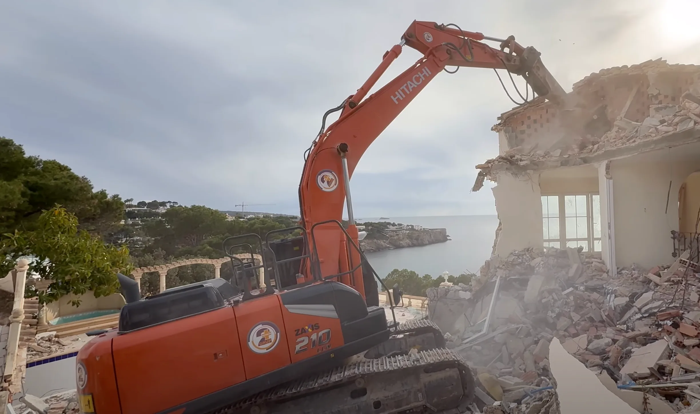 DEMOLICIÓN EN SANTA PONÇA miniatura 4