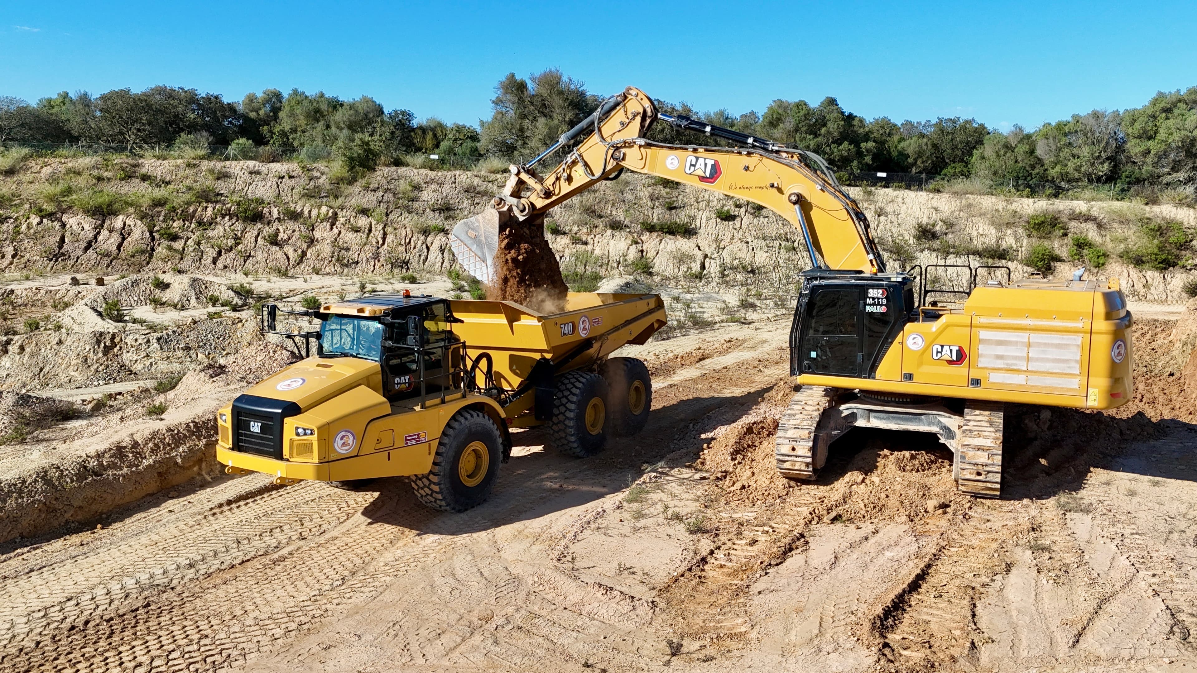 DOSMAS GRUP incorpora dos nuevos Lagartos CAT 740 para reforzar su capacidad en movimiento de tierras 4