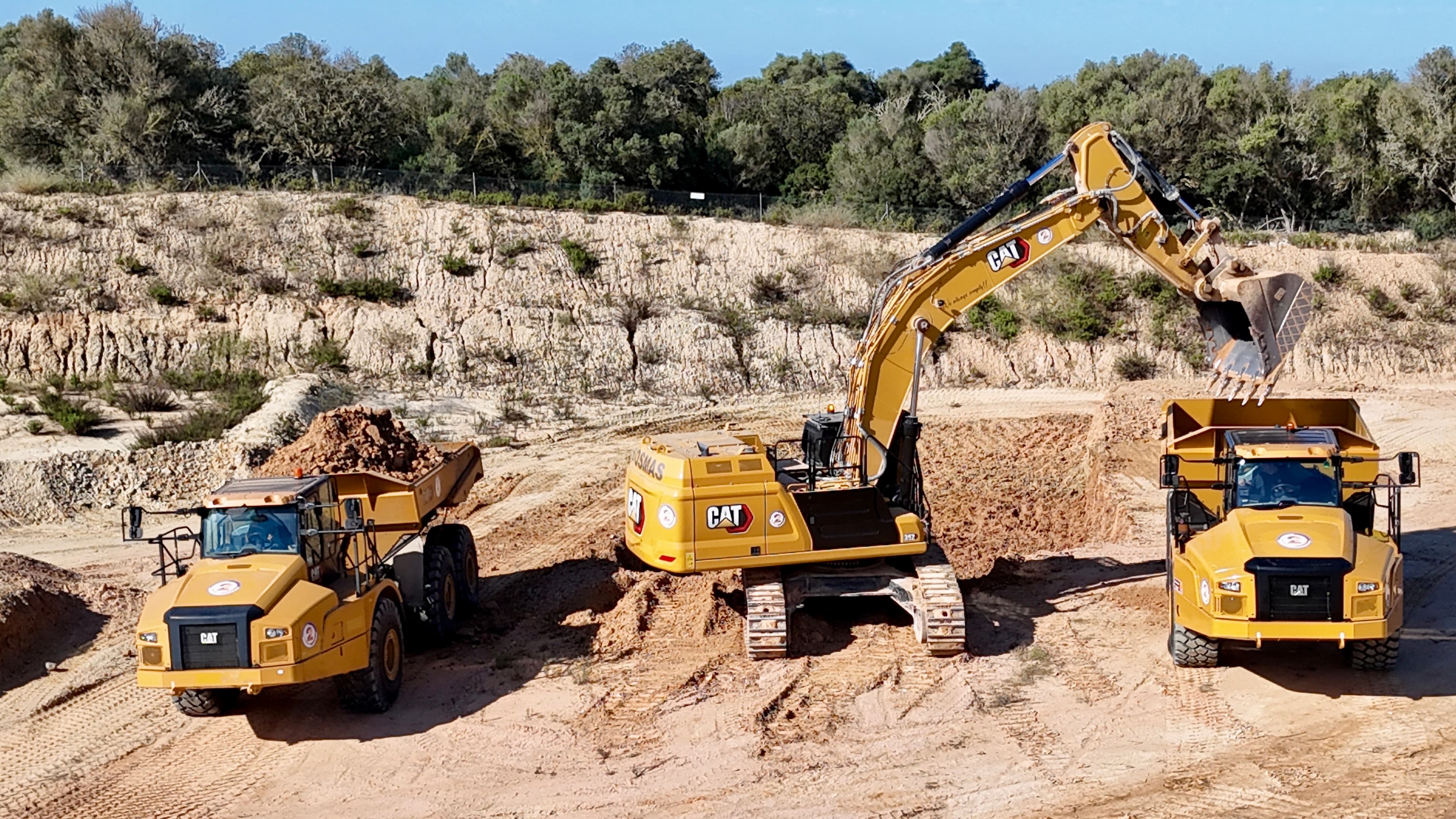 DOSMAS GRUP incorpora dos nuevos Lagartos CAT 740 para reforzar su capacidad en movimiento de tierras 5