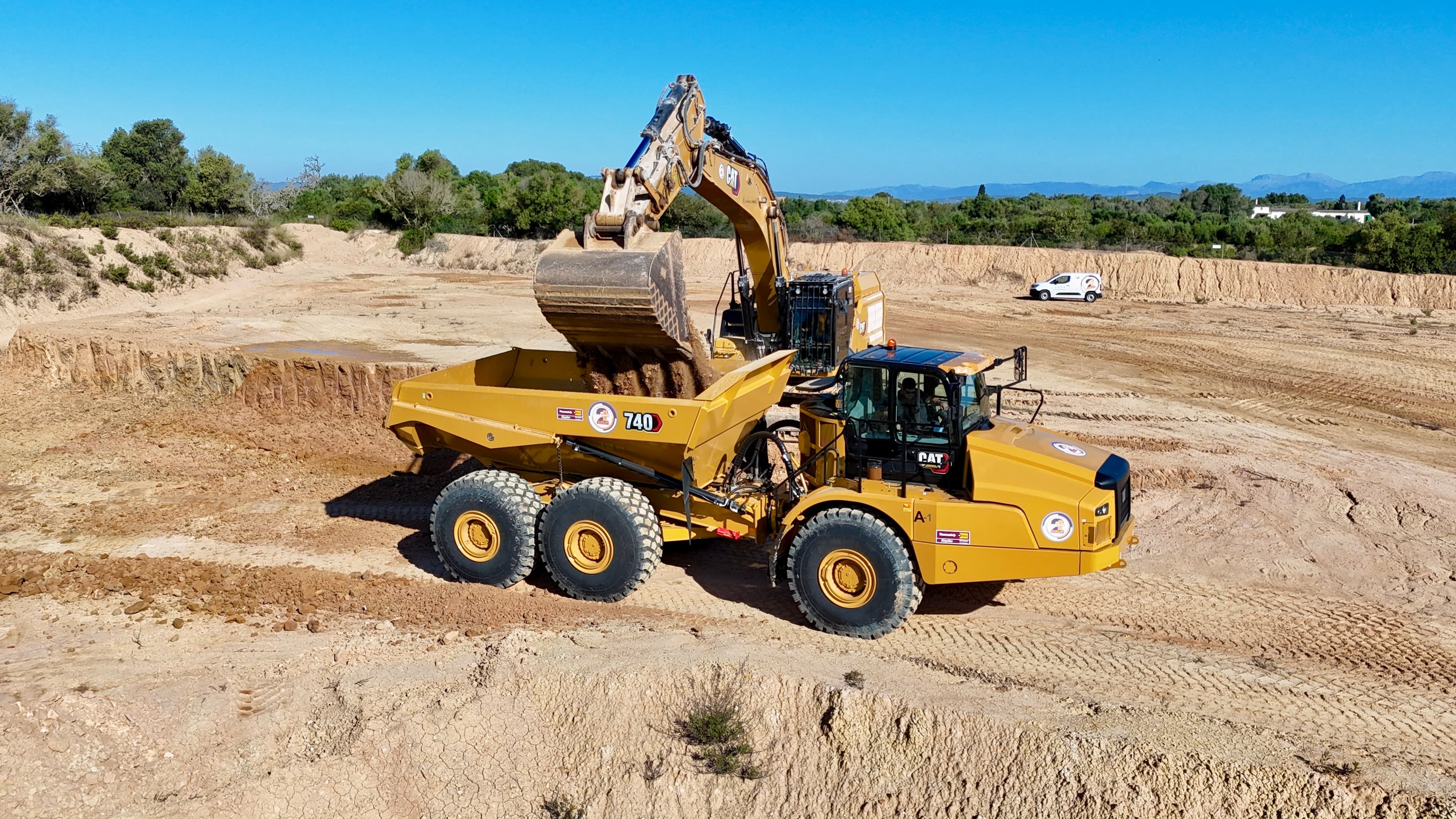 DOSMAS GRUP incorpora dos nuevos Lagartos CAT 740 para reforzar su capacidad en movimiento de tierras 7