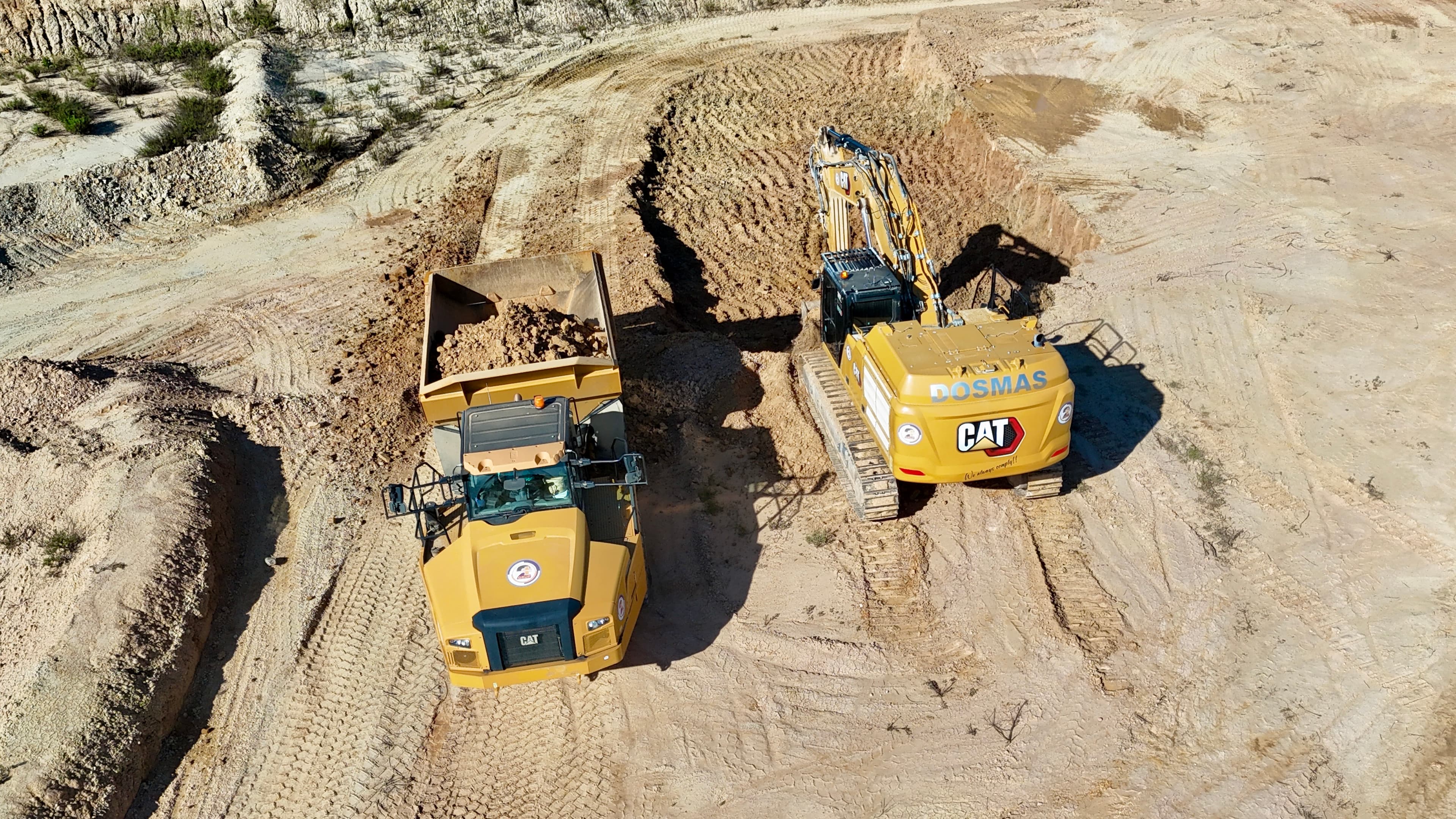 DOSMAS GRUP incorpora dos nuevos Lagartos CAT 740 para reforzar su capacidad en movimiento de tierras 8